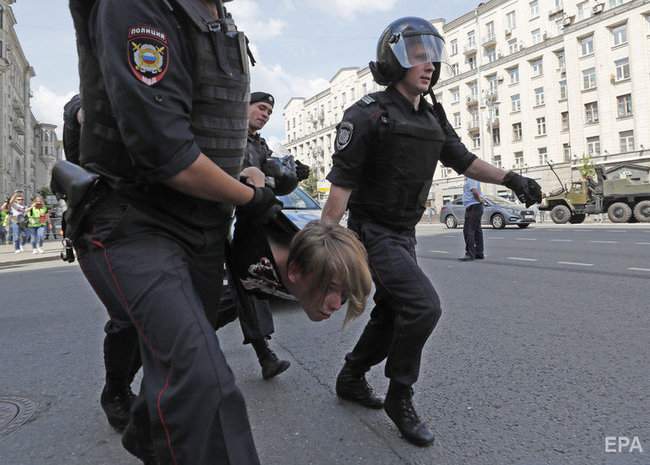 В Москве на акции против недопуска кандидатов к выборам в Мосгордуму задержали более 500 человек 11