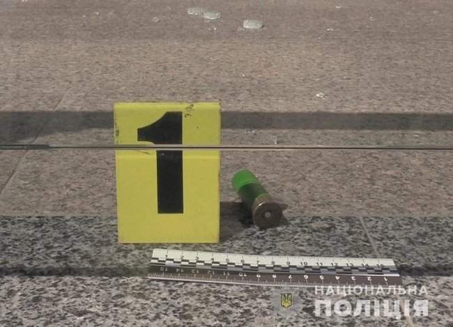 Вооруженный ружьем мужчина пытался ограбить ювелирный магазин в Киеве, - Нацполиция 02