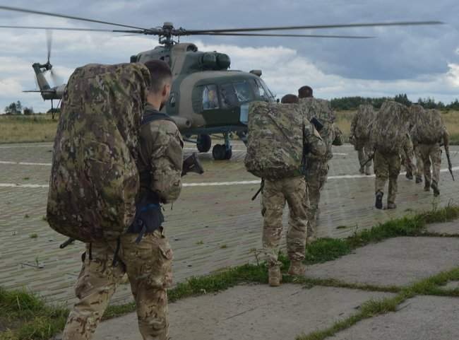 Вертолетчики высадили десантников в тылу противника на учениях в Хмельницкой области, - Минобороны 01