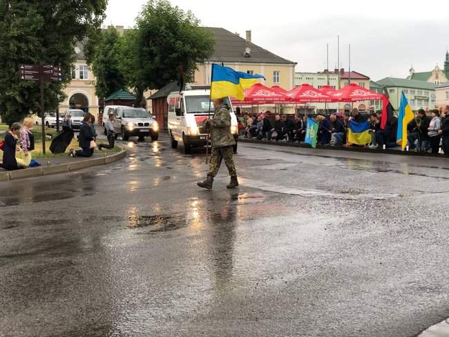 С бойцом 24-й ОМБр Владимиром Салитрой, погибшим от пули снайпера в зоне ООС, прощались на Львовщине 09