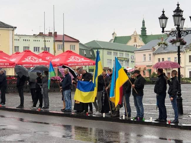 С бойцом 24-й ОМБр Владимиром Салитрой, погибшим от пули снайпера в зоне ООС, прощались на Львовщине 14