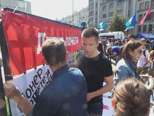 Ні московській заразі в Україні: Под Конституционным судом митинговали против отмены декоммунизации 05