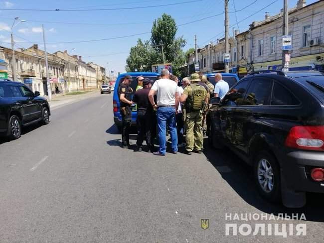 Неизвестный взял в заложницы сотрудницу кредитного учреждения Одессы: введена спецоперация 02