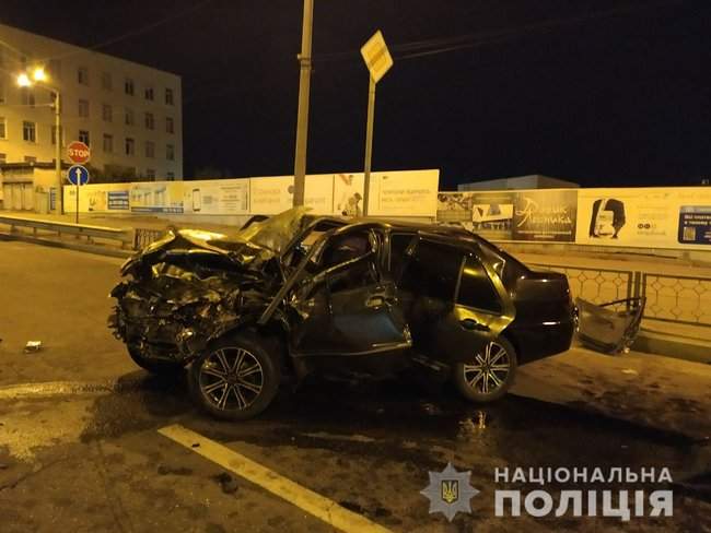 Двое человек погибли, двое оказались в больнице в результате аварии в Харькове, - полиция 02