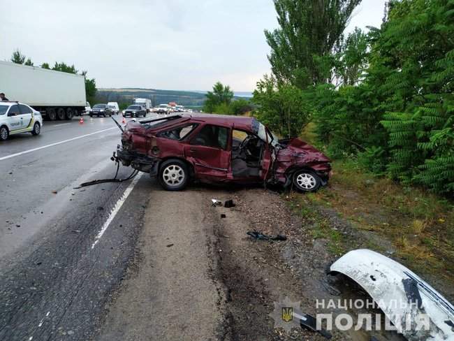 В результате ДТП с участием маршрутки на трассе Харьков-Симферополь пострадали 12 человек, в том числе четверо детей, - полиция 01