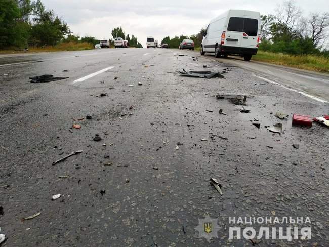 В результате ДТП с участием маршрутки на трассе Харьков-Симферополь пострадали 12 человек, в том числе четверо детей, - полиция 04