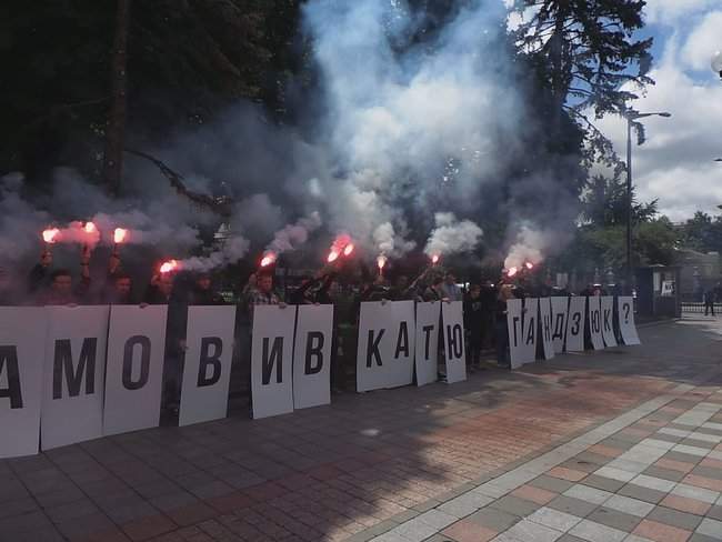 Активисты под ВР требовали от нардепов утвердить отчет ВСК по убийству Гандзюк: Это последняя неделя, не дайте пропасть работе комиссии 04