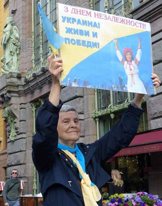Активиста задержали в Санкт-Петербурге до того, как он начал пикет в поддержку Украины 14