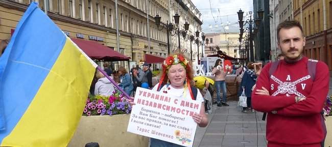 Активиста задержали в Санкт-Петербурге до того, как он начал пикет в поддержку Украины 06