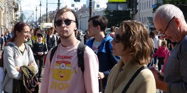Активиста задержали в Санкт-Петербурге до того, как он начал пикет в поддержку Украины 22
