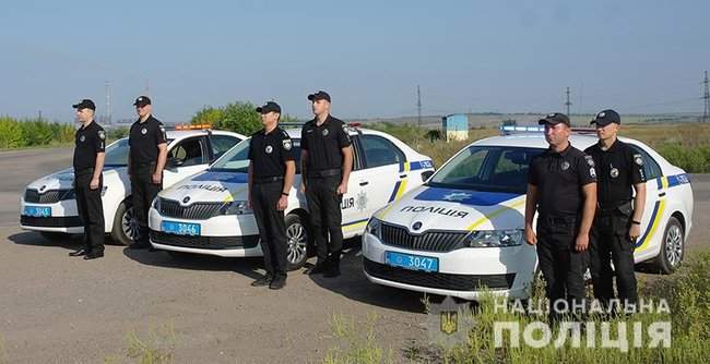 Прифронтовые Светлодарск, Новолуганское и Мироновское начали патрулировать на новых автомобилях, - Нацполиция 03