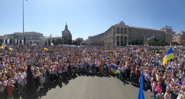 На Марш Защитников Украины вышло около 30 тысяч человек 01