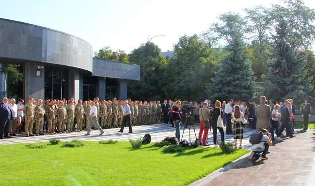 В Министерстве обороны почтили память погибших в этот день с 2014 года 15 украинских героев 13