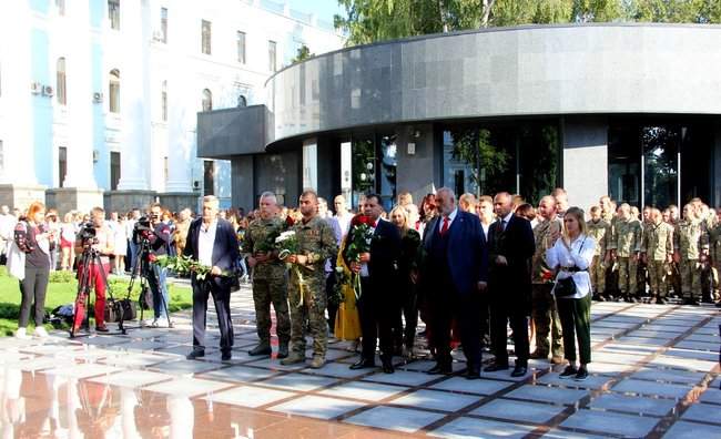 В Министерстве обороны почтили память погибших в этот день с 2014 года 15 украинских героев 02
