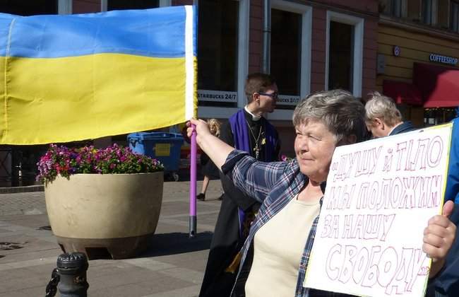 Активиста задержали в Санкт-Петербурге до того, как он начал пикет в поддержку Украины 13