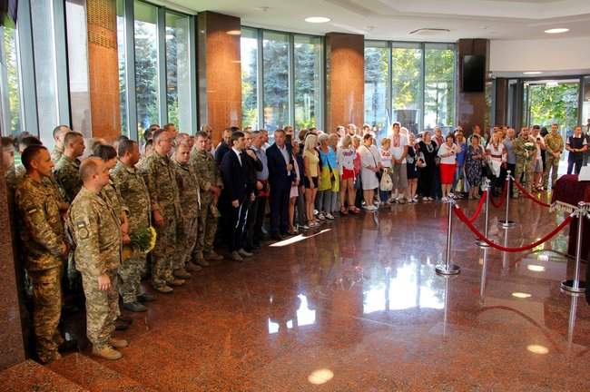 В Министерстве обороны почтили память погибших в этот день с 2014 года 15 украинских героев 04