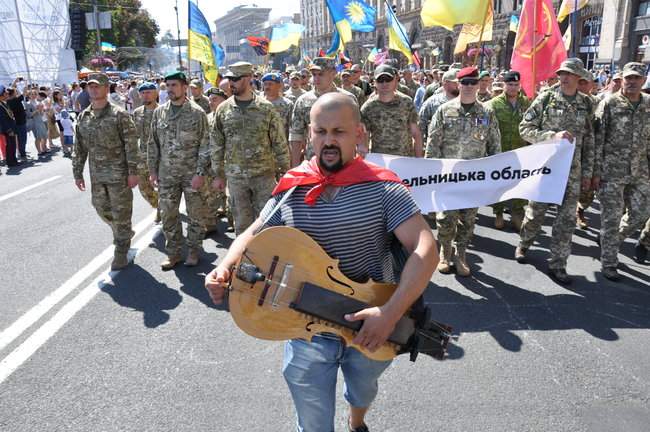 Марш защитников Украины в Киеве завершился 15