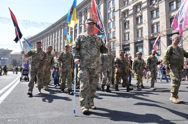 Марш защитников Украины в Киеве завершился 16