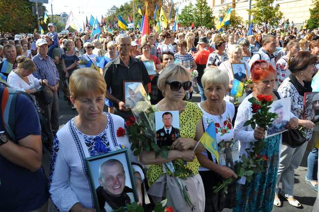 Марш защитников Украины в Киеве завершился 38