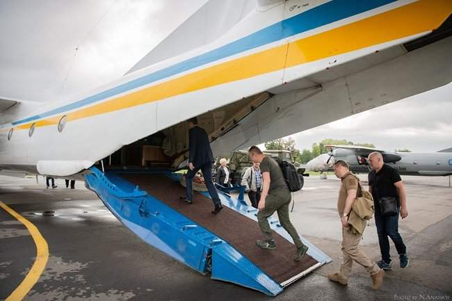 Авиация МВД доставила членов ЦИК в Покровск 01