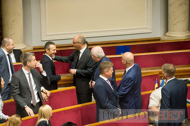 Новый спикер, премьер, Кабмин, главы ГПУ и СБУ, - первый день Рады 9 созыва 04