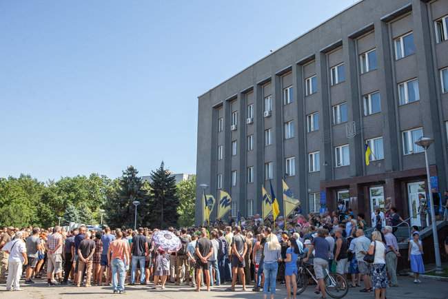 В Днепре простились с погибшим на Светлодарской дуге снайпером Азова Романенко 03