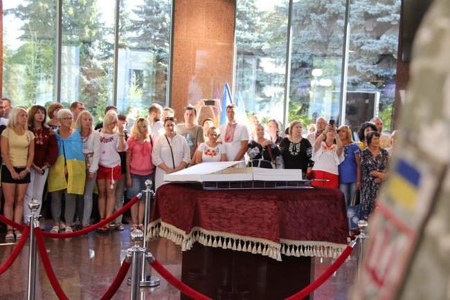 В Министерстве обороны почтили память погибших в этот день с 2014 года 15 украинских героев 05