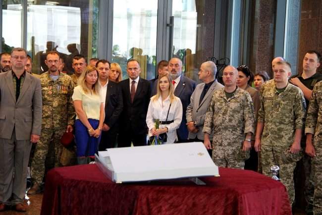В Министерстве обороны почтили память погибших в этот день с 2014 года 15 украинских героев 11