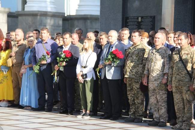 В Министерстве обороны почтили память погибших в этот день с 2014 года 15 украинских героев 18