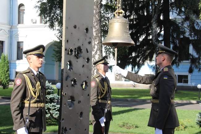 В Министерстве обороны почтили память погибших в этот день с 2014 года 15 украинских героев 19
