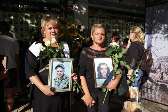 Памяти Героев Иловайска: у Стены памяти состоялся молебен по погибшим в Иловайске украинским воинам 02