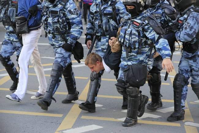 На акции в Москве задержали больше десяти несовершеннолетних 06