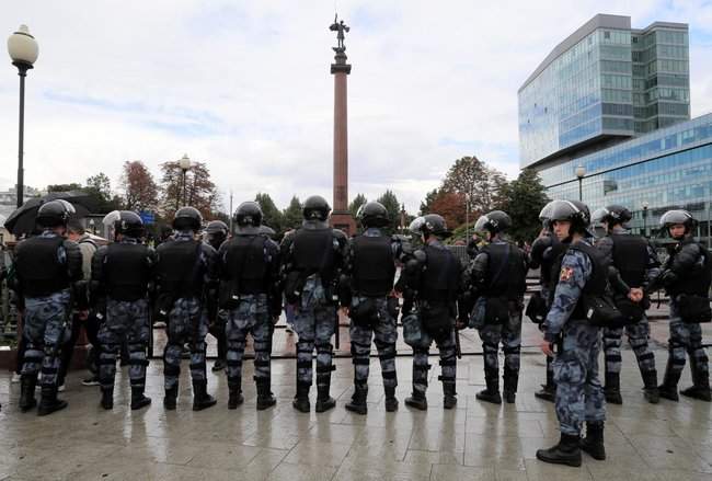 В Москве проходит акция протеста, задержаны около 300 человек 06