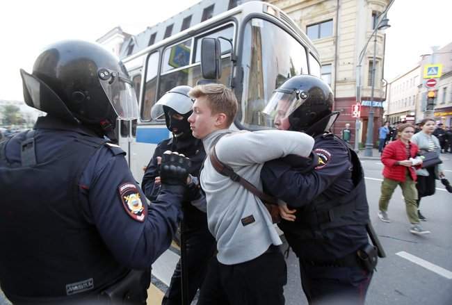 На акции в Москве задержали больше десяти несовершеннолетних 10