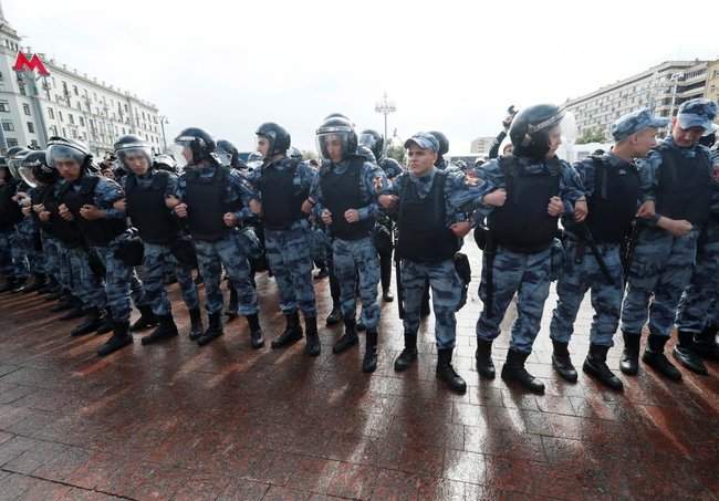 В Москве проходит акция протеста, задержаны около 300 человек 02