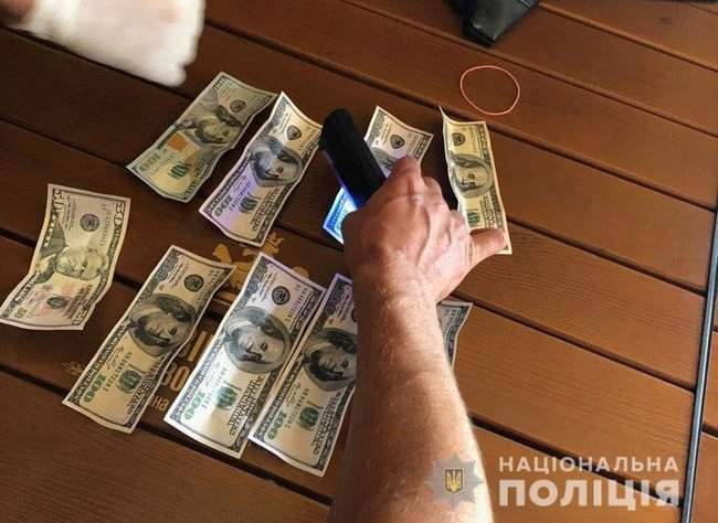 Подполковник ГСЧС задержан на Черкасщине на взятке 1 350 долл., - Нацполиция 03