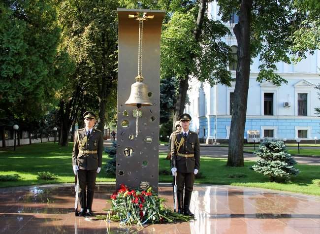 В Министерстве обороны почтили память погибших в этот день с 2014 года 15 украинских героев 24