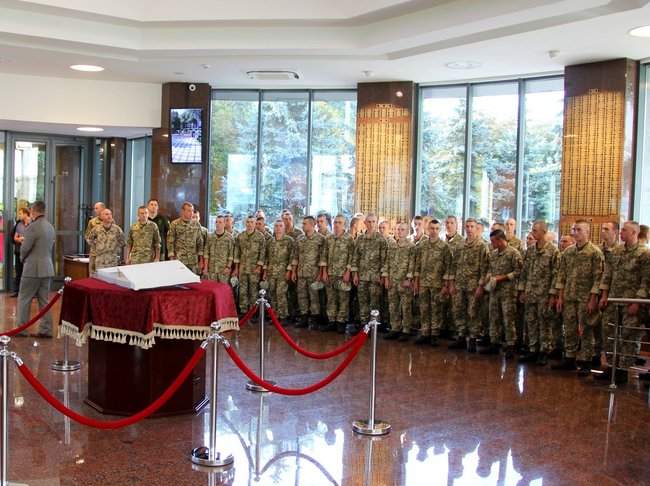 В Министерстве обороны почтили память погибших в этот день с 2014 года 15 украинских героев 07