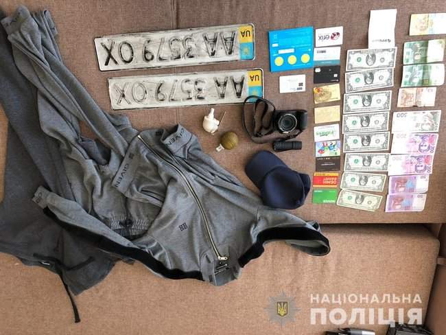 Полиция Киевщины задержала вооруженную группу грабителей элитных квартир 04