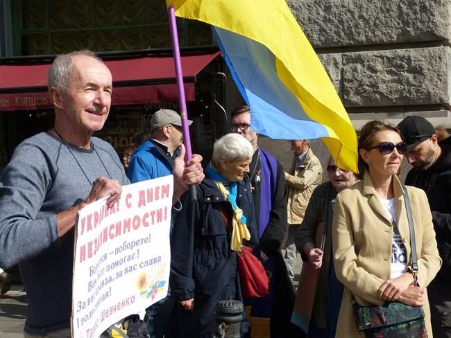 Активиста задержали в Санкт-Петербурге до того, как он начал пикет в поддержку Украины 09