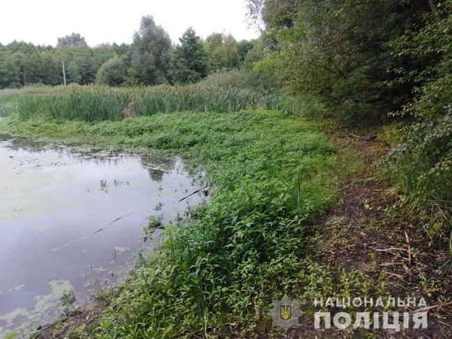 Пошел в гости и провел двое суток в болоте: на Сумщине полицейские спасли мужчину 01