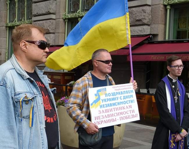 Активиста задержали в Санкт-Петербурге до того, как он начал пикет в поддержку Украины 21