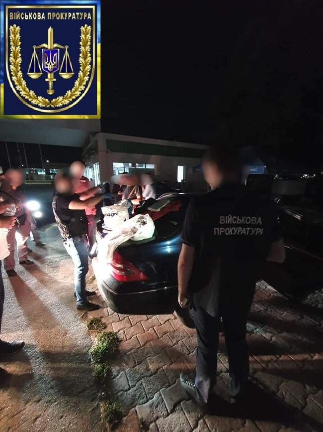 Военная прокуратура задержала двух наркодилеров, сбывавших амфетамин в учебном центре Десна 01