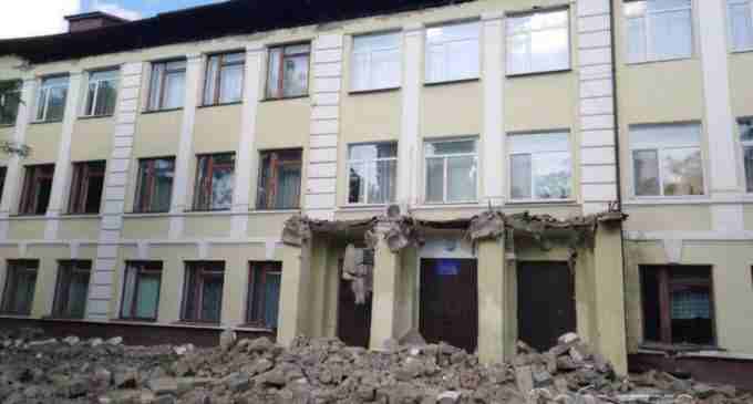 В Кам’янській школі, де обвалився фасад, проведуть експертизу та ремонт