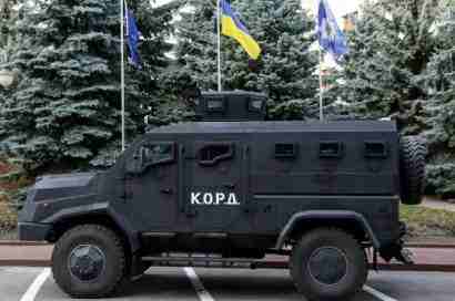 Масштабная спецоперация полиции в Закарпатье - 600 спецназовцев прибыли на самолете и проводят многочисленные обыски, в том числе в органах власти 01