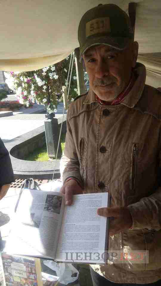 На Книжном форуме воины и волонтеры представляют свои книги в Ветеранской палатке 06