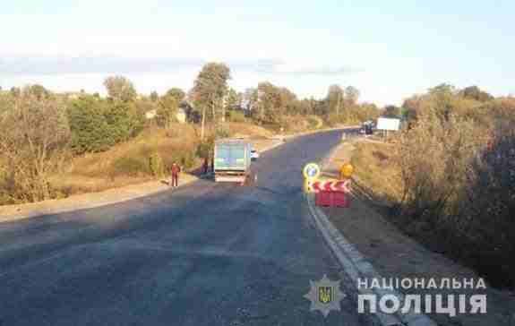 Три автомобиля и автобус с людьми слетели в кювет из-за столкновения с грузовиком в Винницкой области: 4 человека госпитализированы, - полиция 05