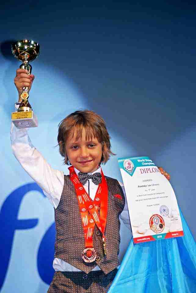 Киевлянин Лев Порецкий стал чемпионом мира по шашкам в группе до 8 лет 01