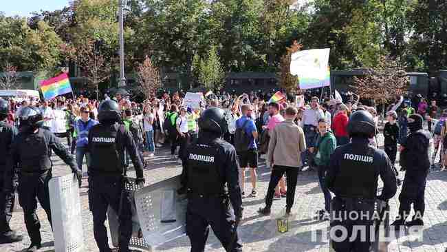 Первый Марш равенства в Харькове: 2 тысячи участников, 2,5 тысячи полицейских, стычки с праворадикалами и два пострадавших 08