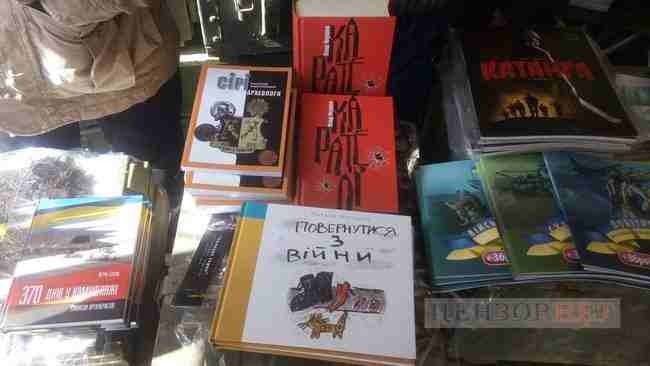 На Книжном форуме воины и волонтеры представляют свои книги в Ветеранской палатке 10